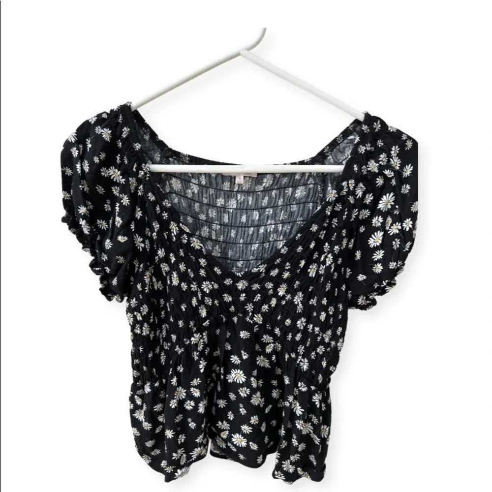 Lottie Moss black white daisy ruched v neck short sleeved top size M